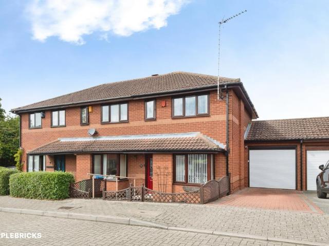 2 bedroom end of terrace house for sale