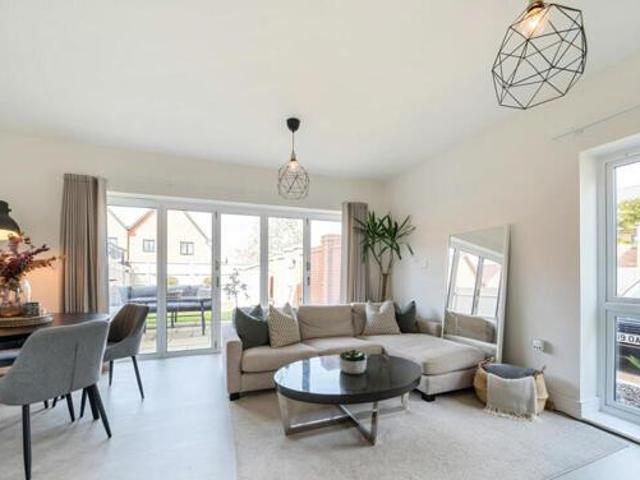 2 Bedroom End Of Terrace House For Sale In Crowthorne, Berkshire