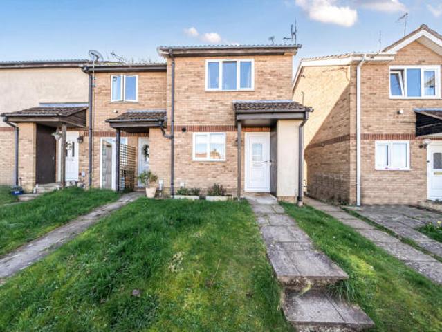 2 bedroom end of terrace house for sale in Ramsthorn Close, Woodhall Park, Swindon, SN2