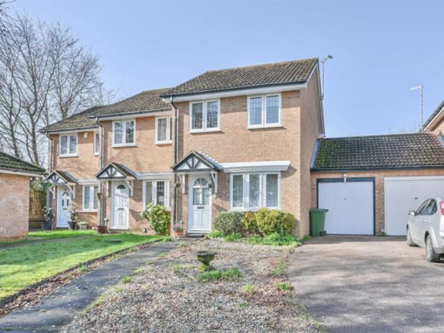 2 bedroom end of terrace house for sale in Wendover Gardens, Brentwood, CM13