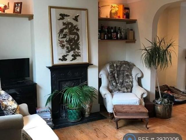 2 bedroom end of terrace house to rent