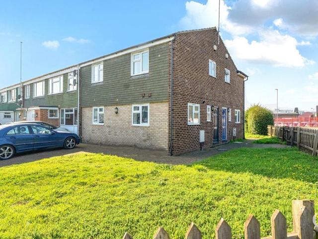 2 bedroom end of terrace house to rent