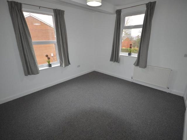 2 bedroom end of terrace house to rent