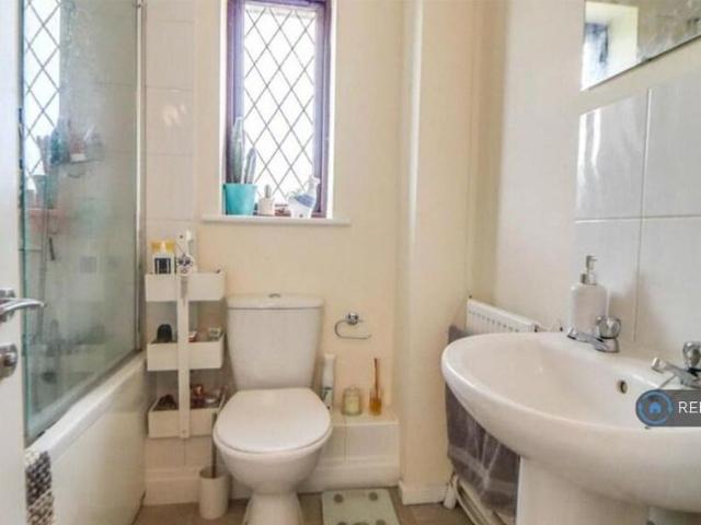 2 bedroom end of terrace house to rent