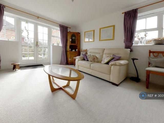 2 bedroom end of terrace house to rent