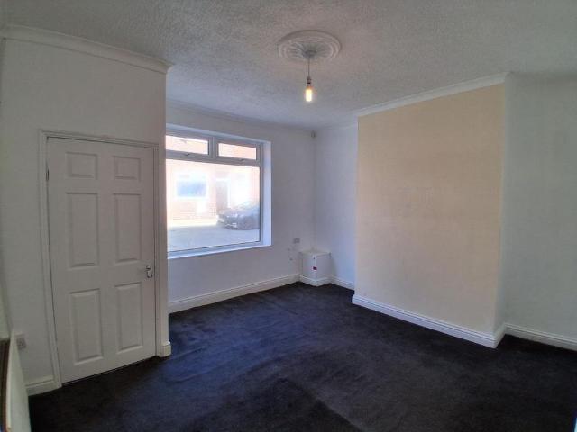 2 bedroom end of terrace house to rent