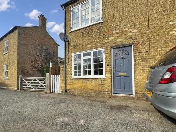 2 bedroom end of terrace house to rent