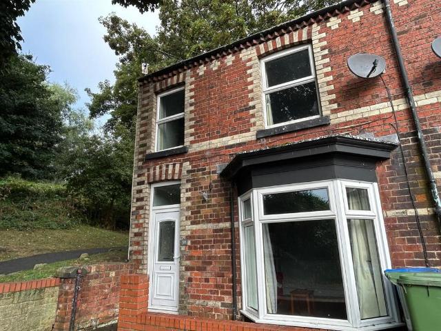 2 bedroom end of terrace house to rent