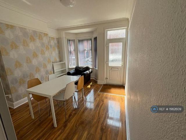 2 bedroom end of terrace house to rent