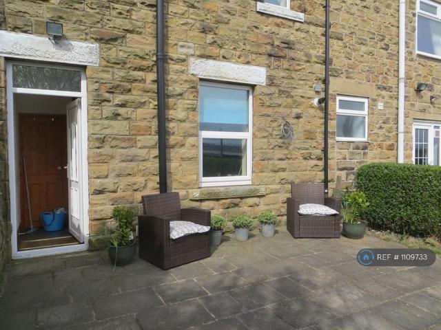 2 bedroom end of terrace house to rent