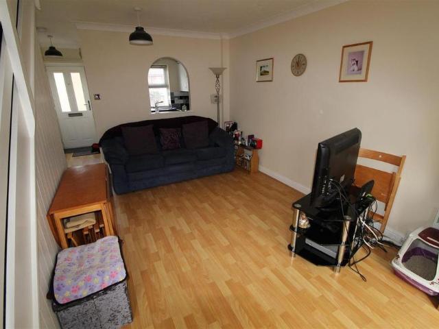 2 bedroom end of terrace house to rent