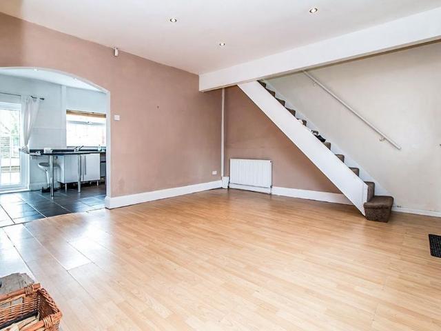2 bedroom end of terrace house to rent