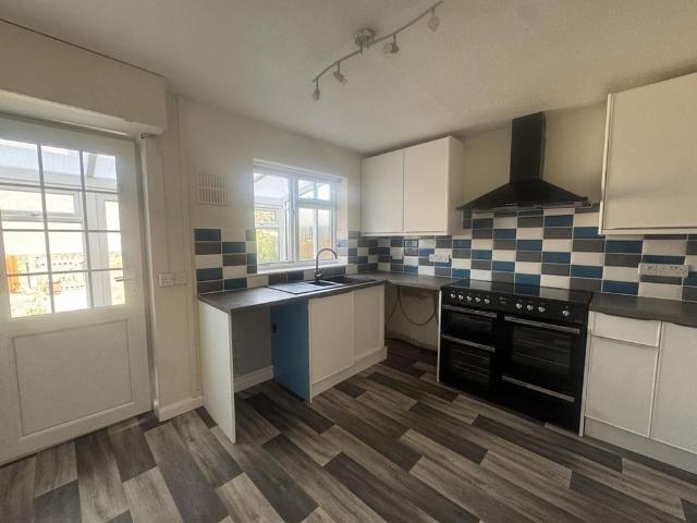 2 bedroom end of terrace house to rent