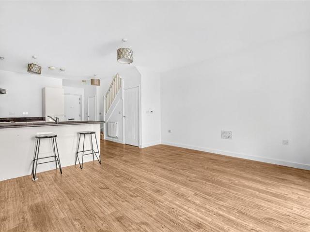 2 bedroom end of terrace house to rent