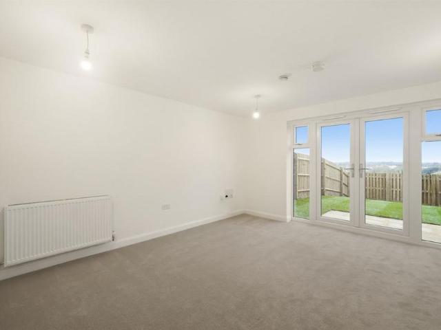 2 bedroom end of terrace house to rent