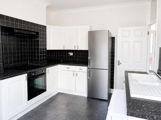 2 bedroom end of terrace house to rent