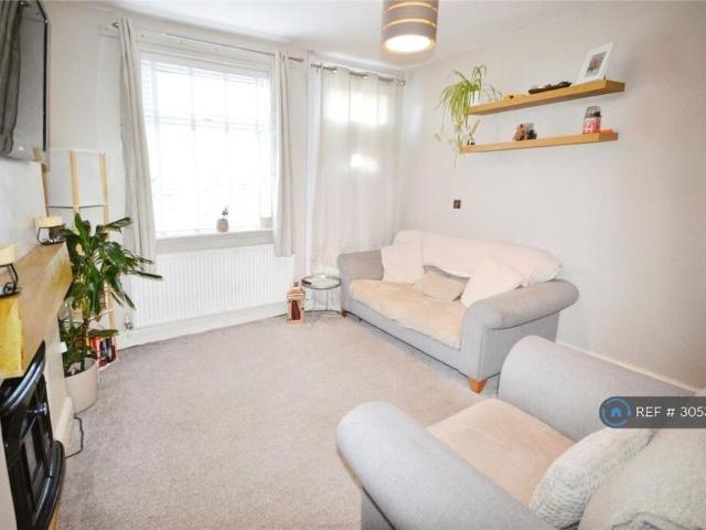 2 bedroom end of terrace house to rent