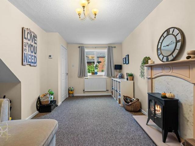 2 bedroom end of terrace house to rent