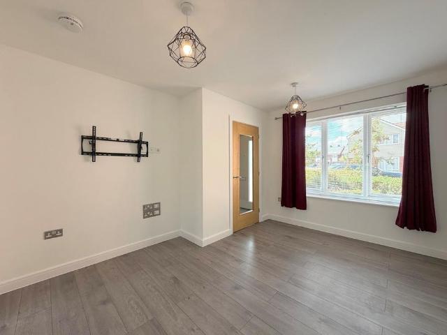 2 bedroom end of terrace house to rent