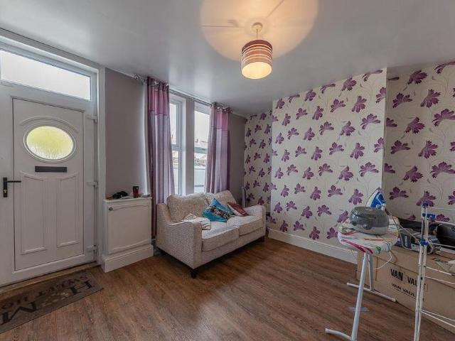 2 bedroom end of terrace house to rent