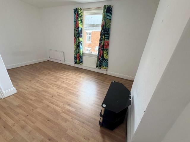2 bedroom end of terrace house to rent