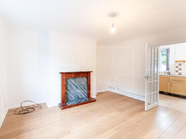2 bedroom end of terrace house to rent