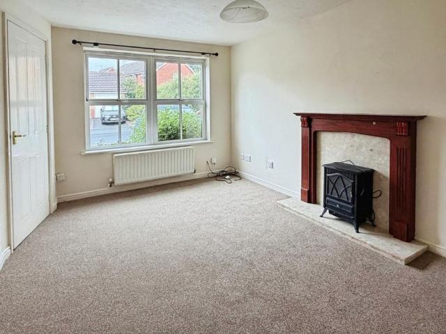 2 bedroom end of terrace house to rent