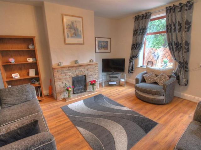 2 bedroom end of terrace house to rent