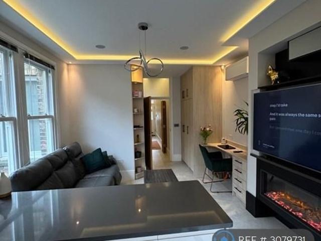 2 bedroom end of terrace house to rent