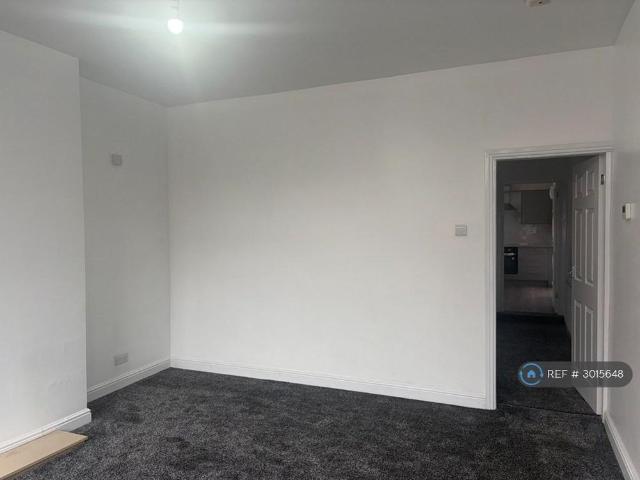 2 bedroom end of terrace house to rent