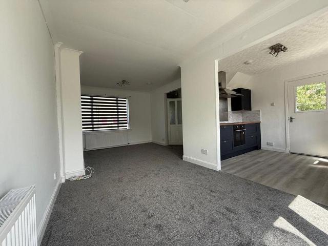 2 bedroom end of terrace house to rent