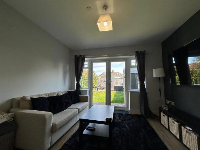 2 bedroom end of terrace house to rent