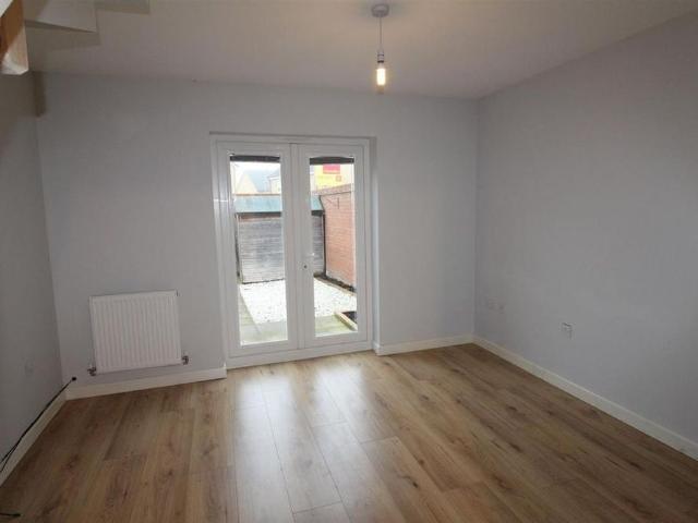2 bedroom end of terrace house to rent