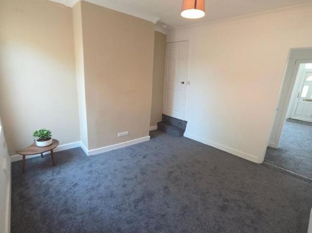 2 bedroom end of terrace house to rent