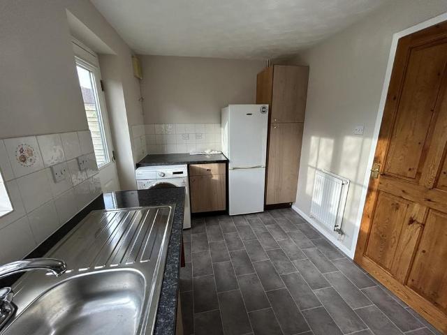 2 bedroom end of terrace house to rent