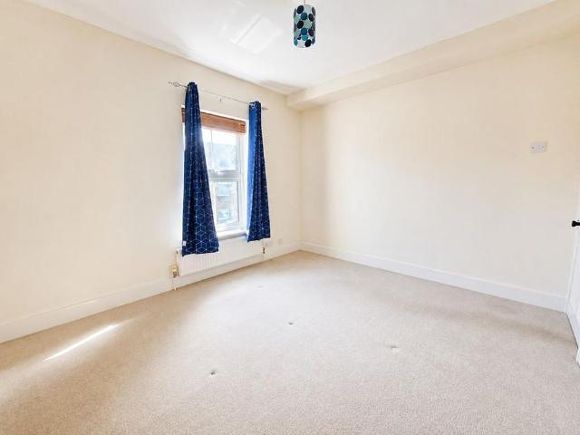 2 bedroom end of terrace house to rent