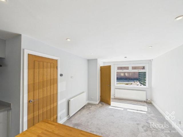 2 bedroom end of terrace house to rent