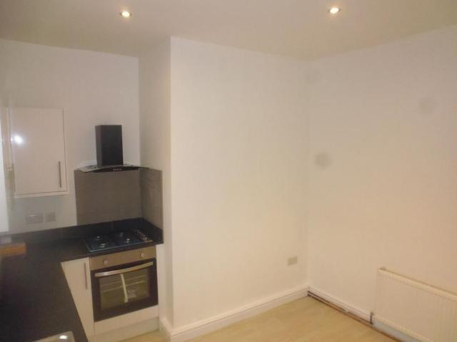 2 bedroom end of terrace house to rent