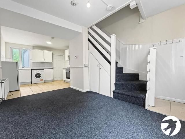 2 bedroom end of terrace house to rent