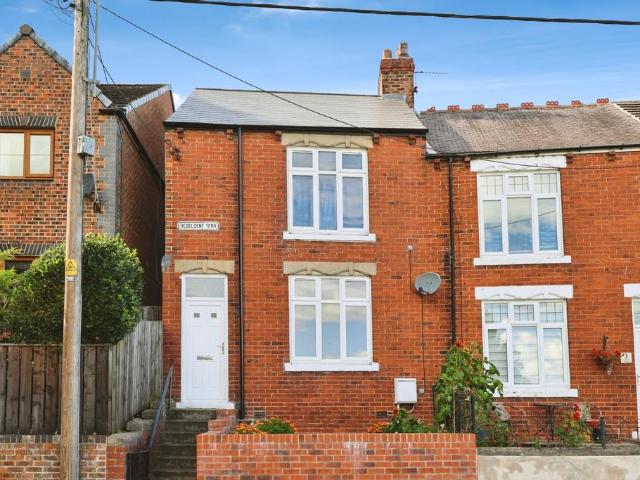 2 bedroom end of terrace house to rent