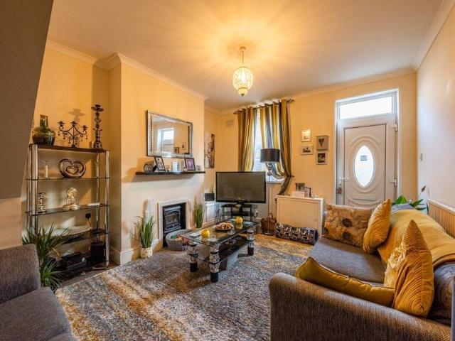 2 bedroom end of terrace house to rent