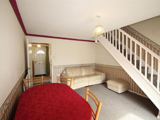 2 bedroom end of terrace house to rent