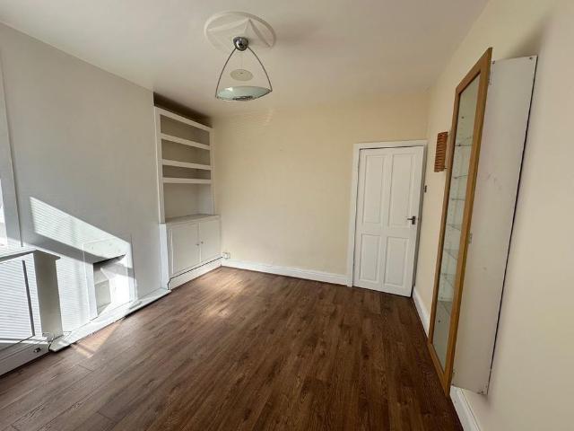 2 bedroom end of terrace house to rent