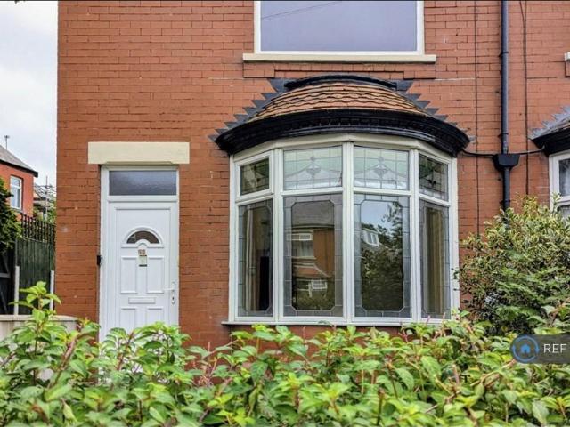 2 bedroom end of terrace house to rent