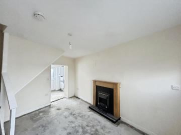 2 bedroom end of terrace house to rent