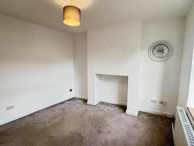 2 bedroom end of terrace house to rent