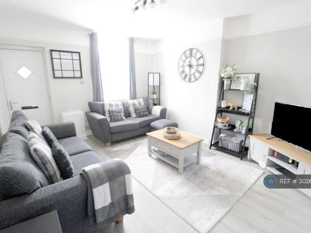 2 bedroom end of terrace house to rent