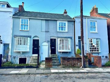 2 bedroom end of terrace house to rent