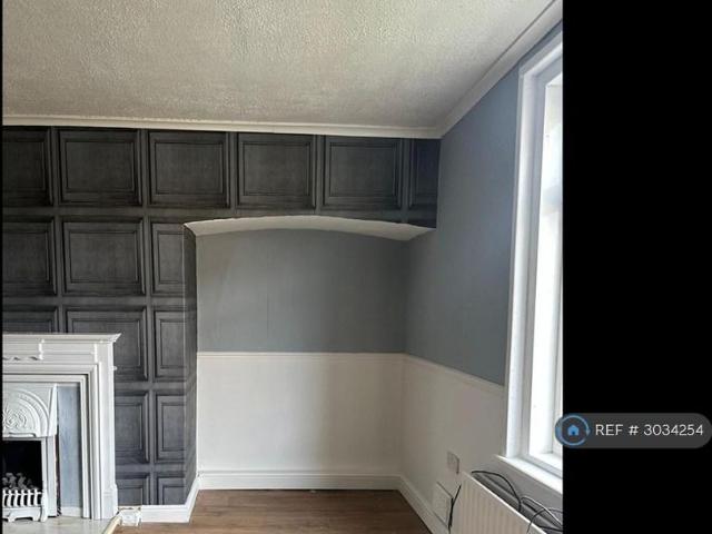 2 bedroom end of terrace house to rent