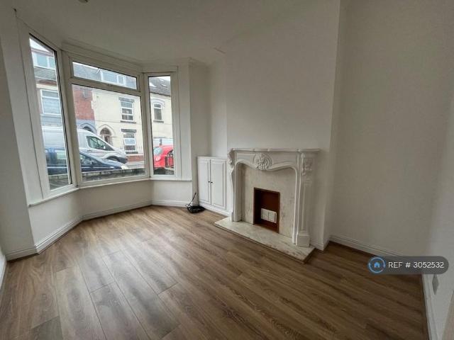 2 bedroom end of terrace house to rent